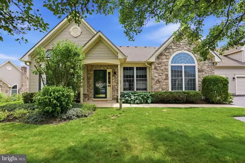 307 Starflower Ln, Langhorne, PA 19047