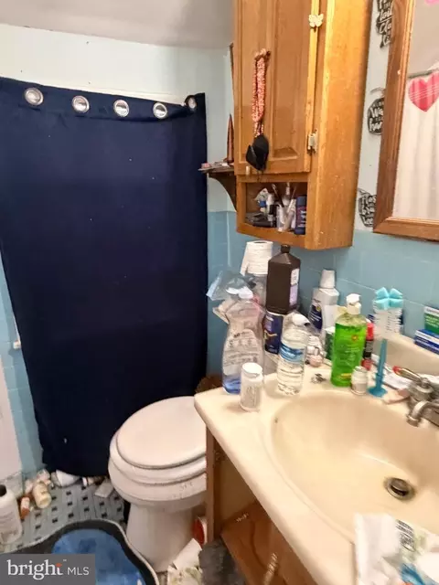 Bath - 229 Luff Ln, Warminster, PA 18974 photo 1 of 1