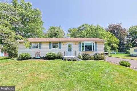 140 Longshore Ave, Yardley, PA 19067