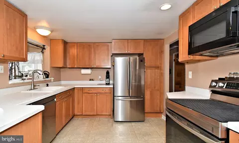 Kitchen - 261 Valley Rd, Warminster, PA 18974 photo 2 of 6