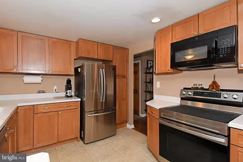 Kitchen - 261 Valley Rd, Warminster, PA 18974 photo 3 of 6