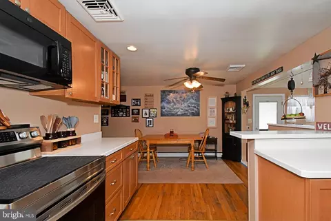 Kitchen - 261 Valley Rd, Warminster, PA 18974 photo 5 of 6