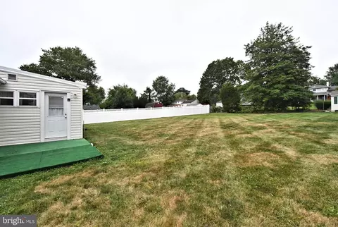 Exterior - 261 Valley Rd, Warminster, PA 18974 photo 7 of 8