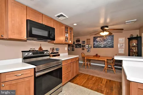 Kitchen - 261 Valley Rd, Warminster, PA 18974 photo 6 of 6