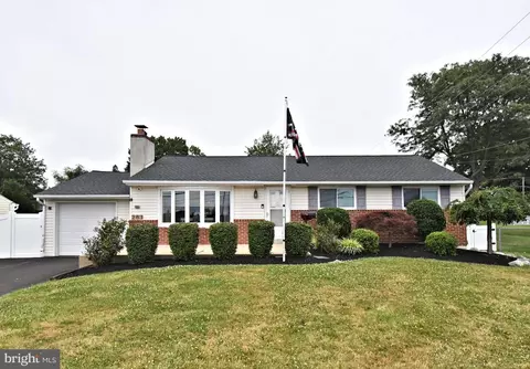 261 Valley Rd, Warminster, PA 18974