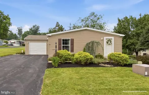 90 Robin Ln, Sellersville, PA 18960