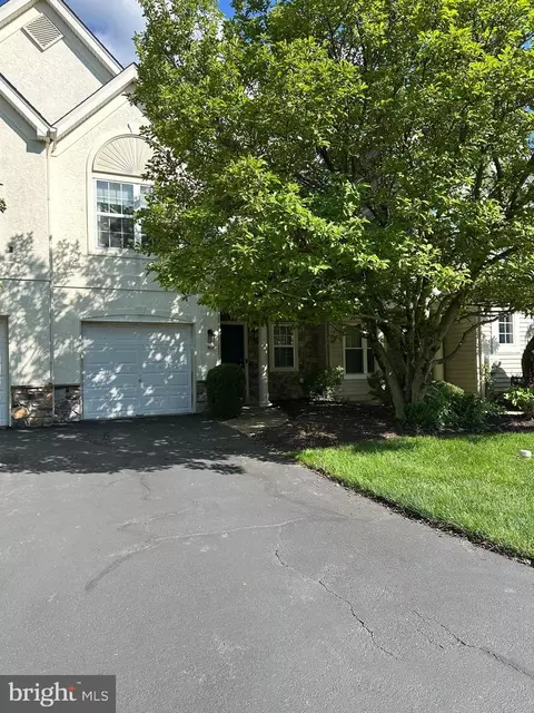 203 Oaktree Ct, Warwick, PA 18974