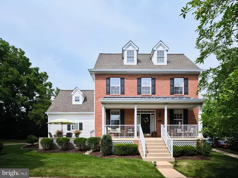 28 Woodbridge Dr, Doylestown, PA 18901