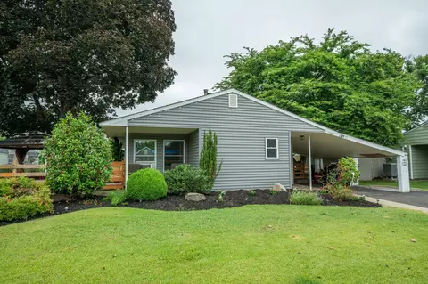 15 Elm Ln, Levittown, PA 19054