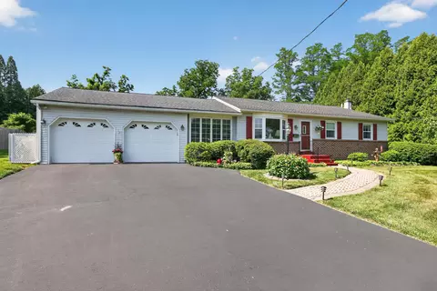 18 Holland Dr, Chalfont, PA 18914
