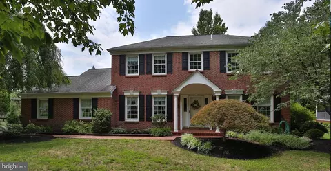 13 Bedford Ln, Newtown, PA 18940