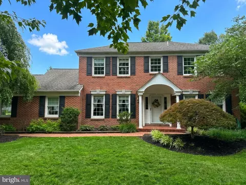 13 Bedford Ln, Newtown, PA 18940