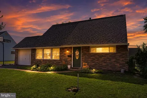41 Crystal Pl, Levittown, PA 19057