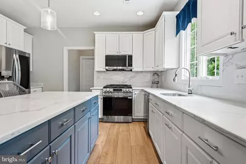 Kitchen - 2027 Oak Ave, Jamison, PA 18929 photo 3 of 4