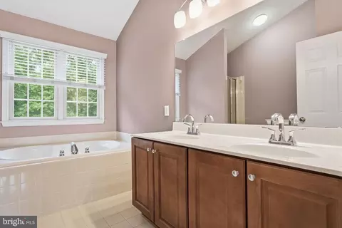 Entry Way - 2027 Oak Ave, Jamison, PA 18929 photo 8 of 10