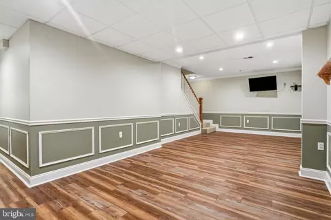 Living - 2027 Oak Ave, Jamison, PA 18929 photo 7 of 7