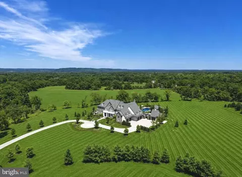 6 Tines Field Path, Newtown, PA 18940