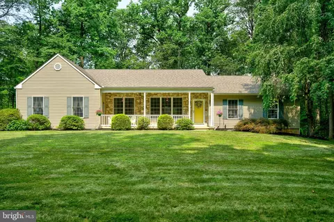 1045 Mountainview Dr, Quakertown, PA 18951