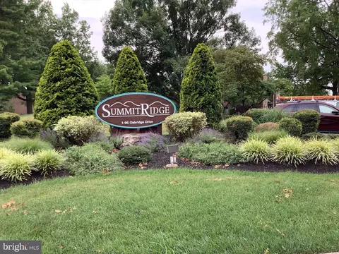 52 Oakridge Dr, Langhorne, PA 19047