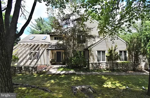 22 Wychwood Ln, Langhorne, PA 19047