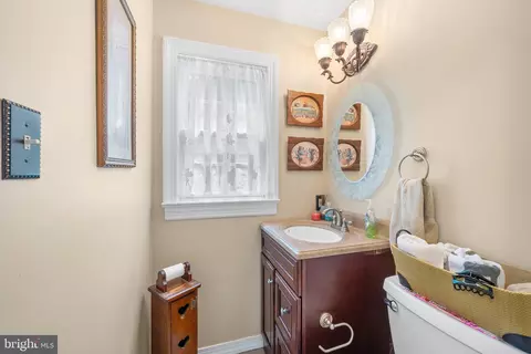 Entry Way - 5839 Private Rd, Doylestown, PA 18902 photo 4 of 5