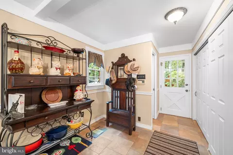 Entry Way - 5839 Private Rd, Doylestown, PA 18902 photo 3 of 5