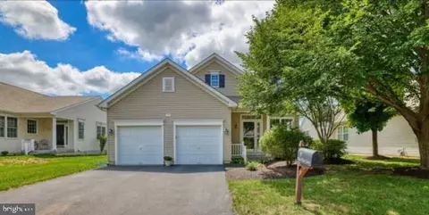 7 Blue Flax Ln, Langhorne, PA 19047