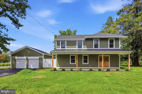 1095 Washington Ave, Newtown, PA 18940