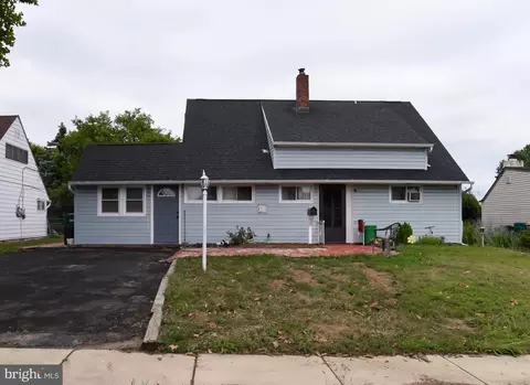 34 Red Maple Ln, Levittown, PA 19055