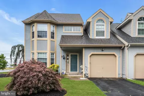 1 Spruce Ct, Newtown, PA 18940