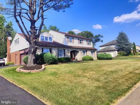 1881 August Dr, Huntingdon Valley, PA 19006