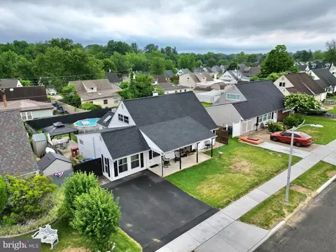 14 Verdant Rd, Levittown, PA 19057