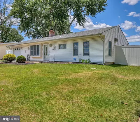 45 Crimson King Ln, Levittown, PA 19055