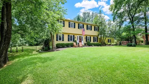 17 Stringer Dr, Doylestown, PA 18901