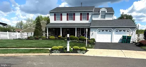 112 Carmen Ln, Langhorne, PA 19047