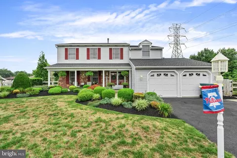 112 Carmen Ln, Langhorne, PA 19047