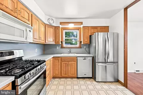 Kitchen - 726 Violet Rd, Warminster, PA 18974 photo 2 of 2