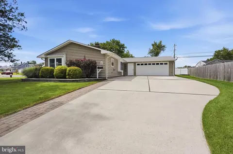 1 Gun Rd, Levittown, PA 19057