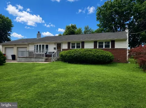 677 Clifford St, Warminster, PA 18974
