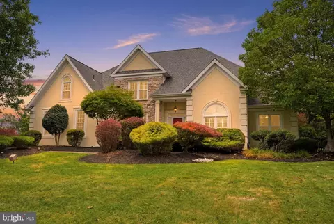 102 Whisper Wood Ct, Newtown, PA 18940