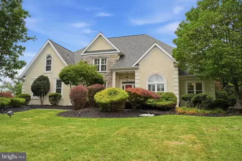 102 Whisper Wood Ct, Newtown, PA 18940