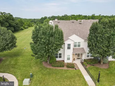911 Eaton Ct, Quakertown, PA 18951