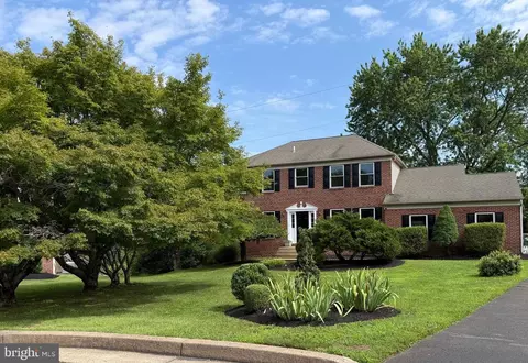14 Brighton Pl, Newtown, PA 18940