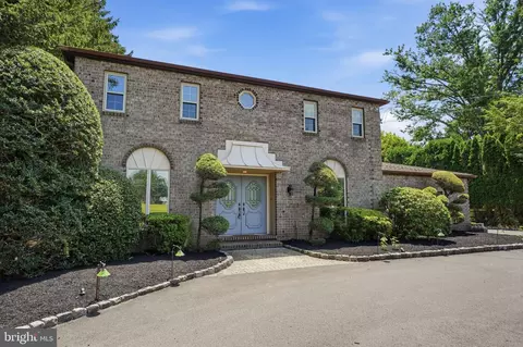 560 Lower Holland Rd, Southampton, PA 18966
