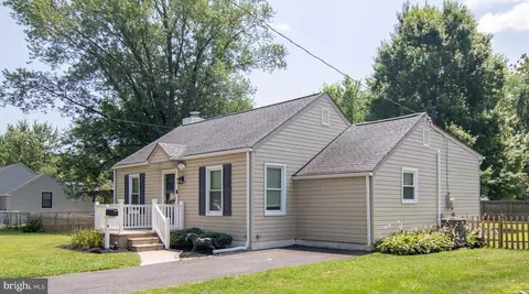 135 Longshore Ave, Yardley, PA 19067