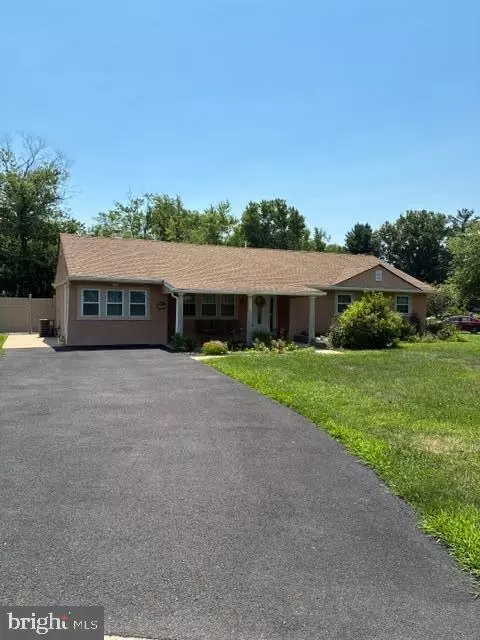 1001 Jeffrey Dr, Southampton, PA 18966