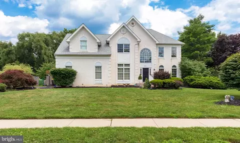 2059 Dawn Ln, Newtown, PA 18940