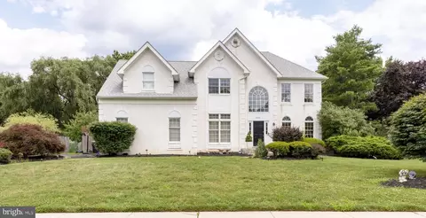 2059 Dawn Ln, Newtown, PA 18940