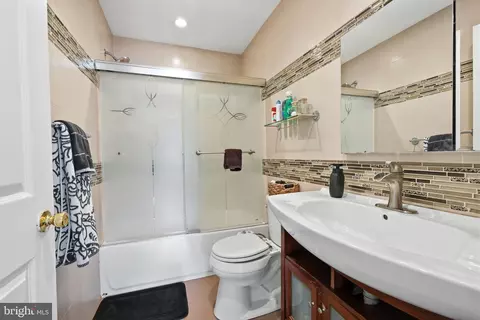 Bath - 2347 Maple Ave, Croydon, PA 19021 photo 2 of 5