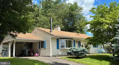 221 Devon Rd, Fairless Hills, PA 19030